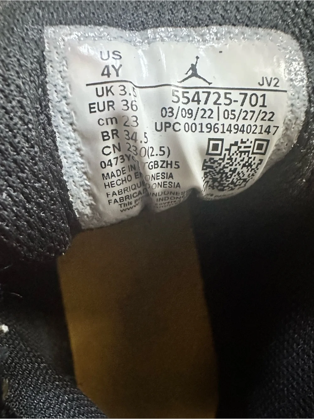Nike Jordan 1 mid taxi yellow black size 4